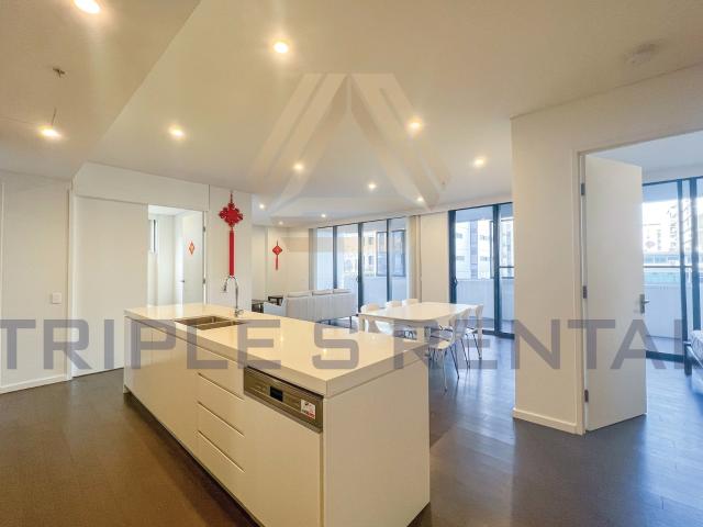 Apartment With Luxury Furniture! 3 Beds 2 Baths 2 Parking!