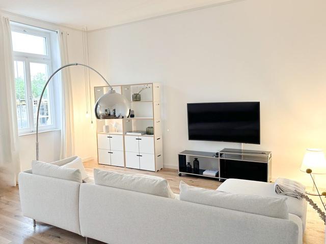 Apartment with parking space included, Frankfurt Amsterdam Apartments for Rent