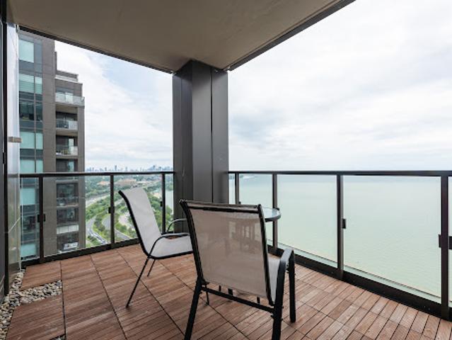 Apartment with pool