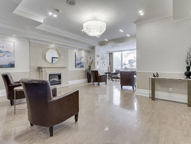 Apartment with pool