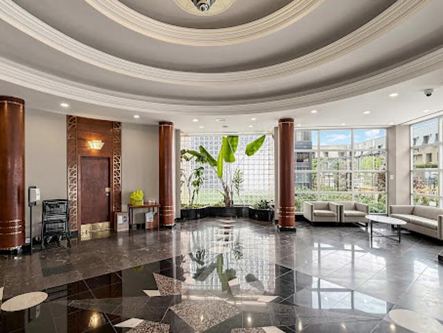Apartment with pool