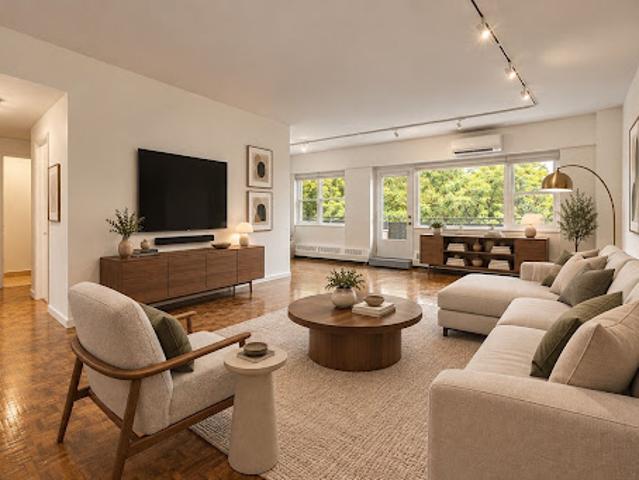 Apartment with pool