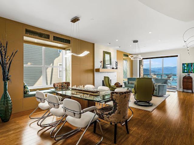 Apartment with pool