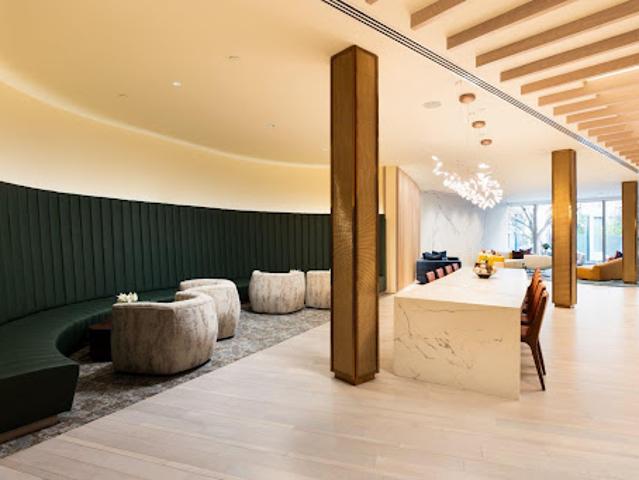 Apartment with pool