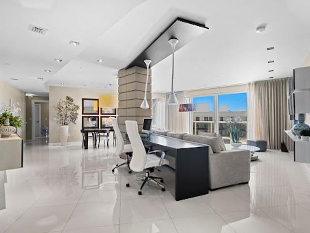 Apartment with terrace and pool