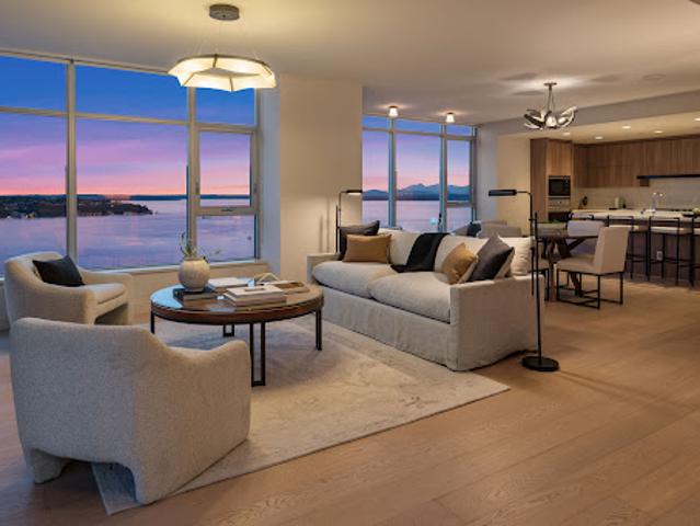 Apartment with pool