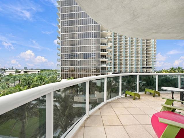 Apartment with terrace and pool