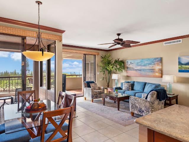 Seaside apartment with pool