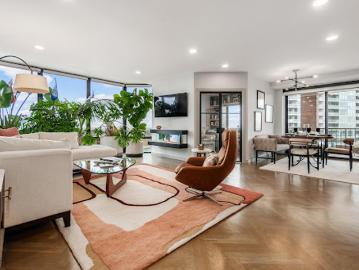 Apartment with terrace and pool