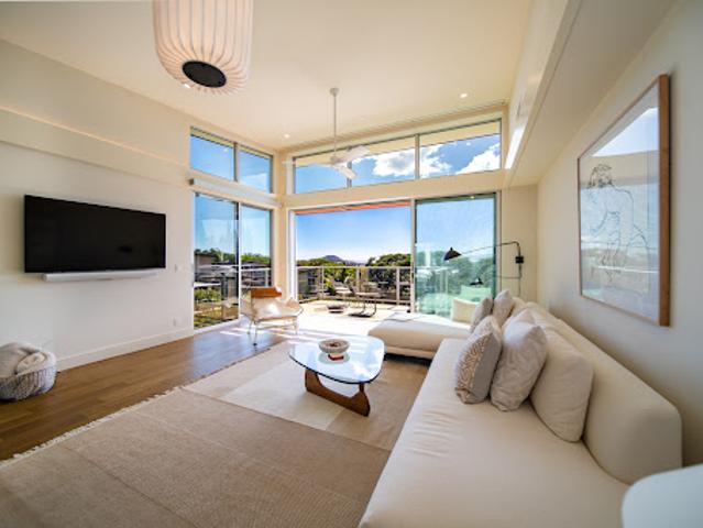 Seaside apartment with pool