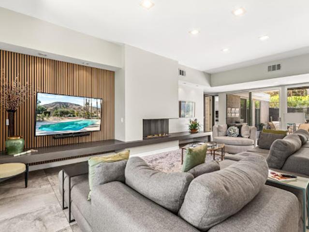 Apartment with terrace and pool