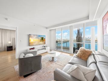 Apartment with pool