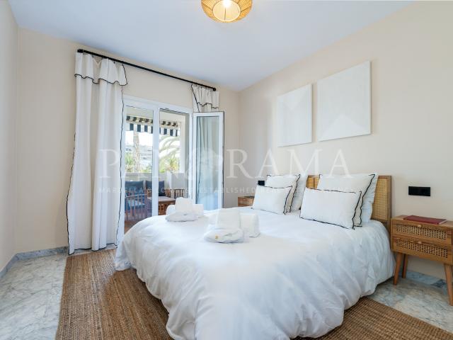 Apartment with sea views in a beachfront community Playa Rocio in Puerto Banús