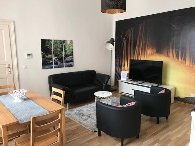 Apartment with small bedroom near Brunnenmarkt, Vienna Amsterdam Apartments for Rent