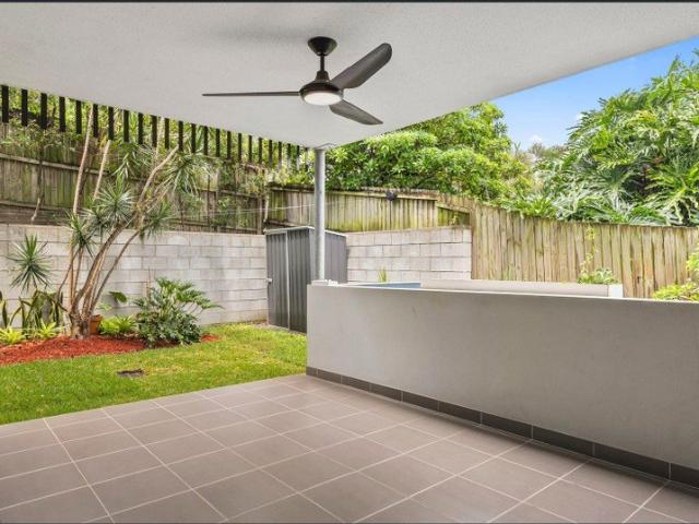 Apartment with Spacious Courtyard