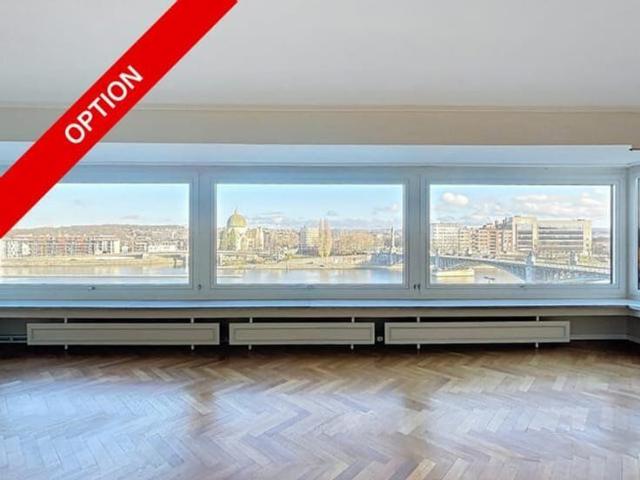 Apartment with stunning view