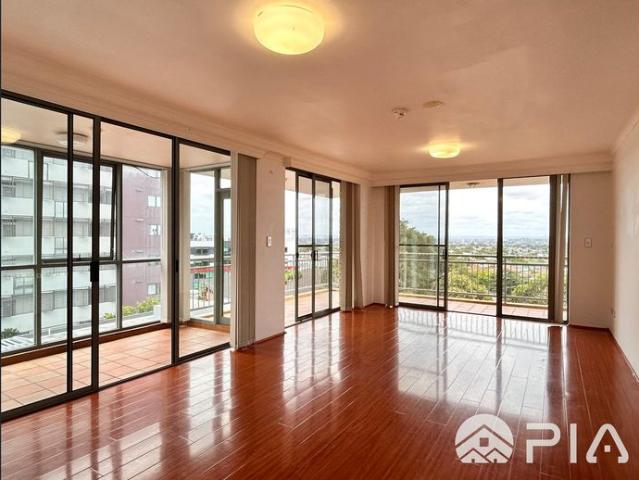 Apartment with Stunning City Views