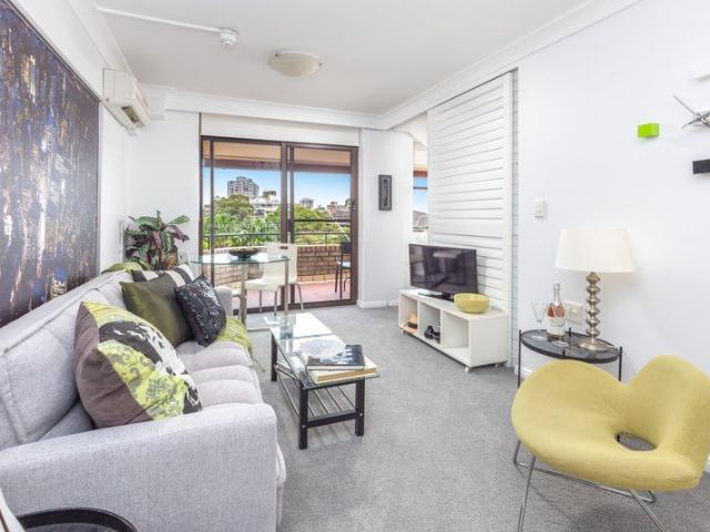 Apartment with Sunshine & Services