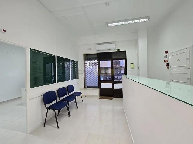 Apartment T0 in Mina de Água, Amadora