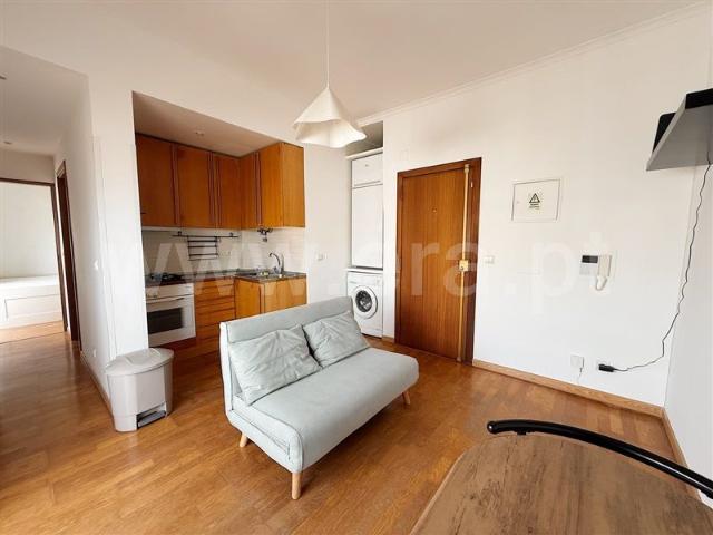 Apartment T1 / Almada, Laranjeiro e Feijó