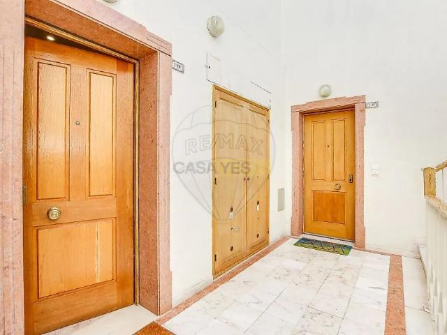 Apartment T1 in Carcavelos e Parede, Cascais