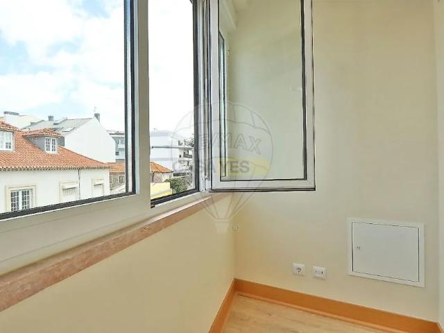 Apartment T1 in Carcavelos e Parede, Cascais