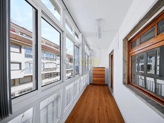 Apartment T1 in Carcavelos e Parede, Cascais