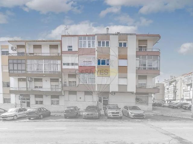 Apartment T1 in Amora, Seixal