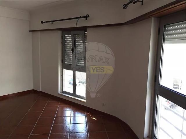 Apartment T1 in Laranjeiro e Feijó, Almada