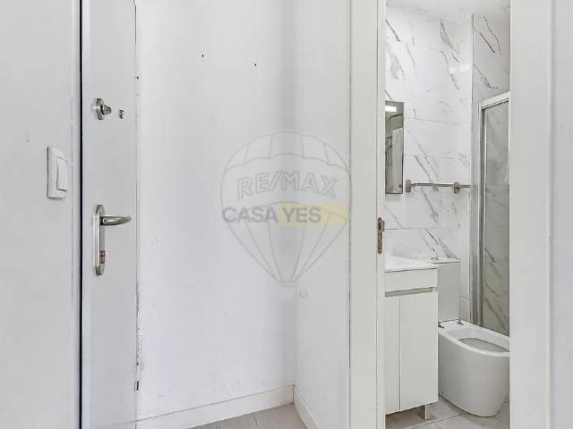 Apartment T1 in Sacavém e Prior Velho, Loures