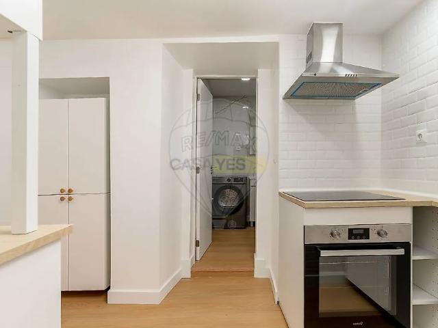 Apartment T1 in Santo António dos Cavaleiros e Frielas, Loures