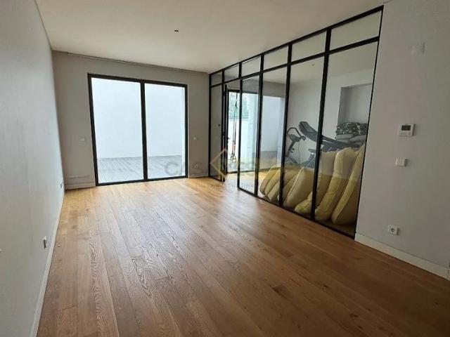 Apartment T1 in Santo António dos Cavaleiros e Frielas, Loures