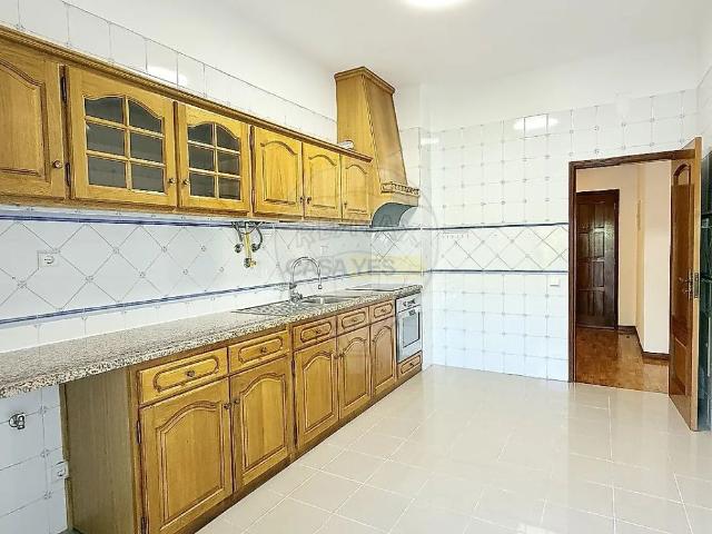 Apartment T2 in Coimbra Sé Nova, Santa Cruz, Almedina e São Bartolomeu, Coimbra