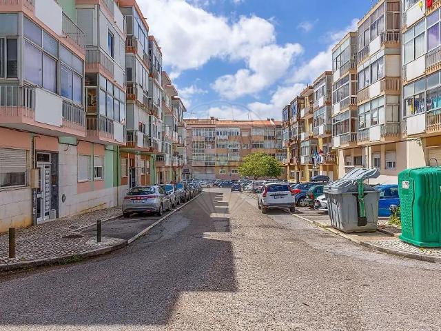 Apartment T2 in Cacém e São Marcos, Sintra