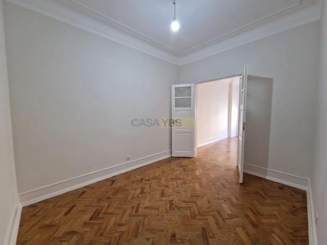 Apartment T2 in Campo de Ourique, Lisboa