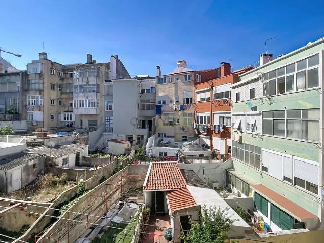 Apartment T2 in Campolide, Lisboa