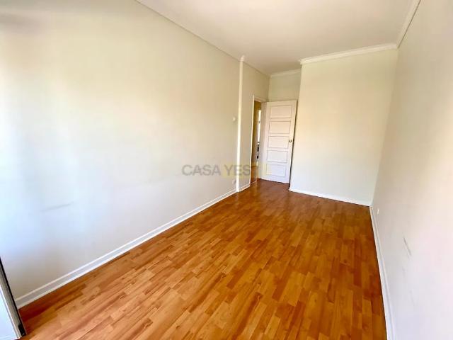 Apartment T2 in Campolide, Lisboa