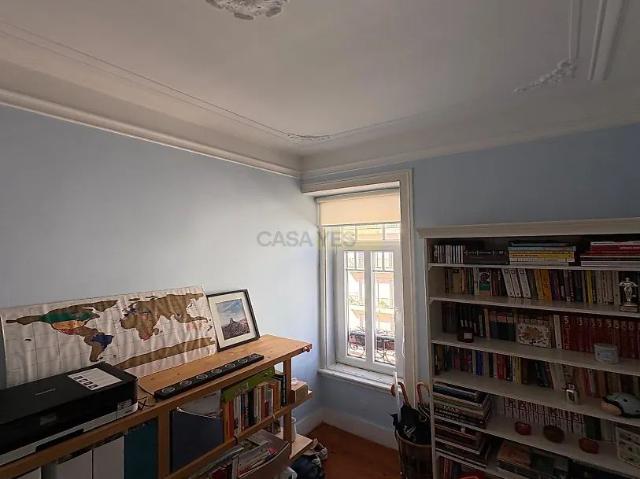 Apartment T2 in Campolide, Lisboa