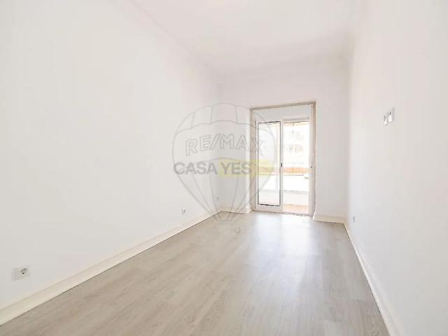 Apartment T2 in Campolide, Lisboa
