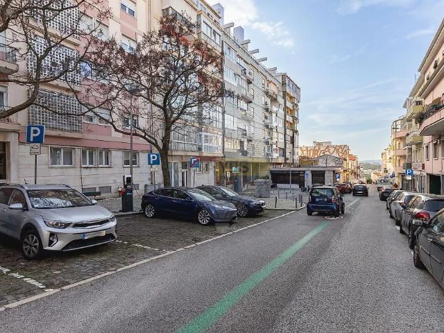 Apartment T2 in Campolide, Lisboa