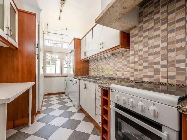 Apartment T2 in Campolide, Lisboa