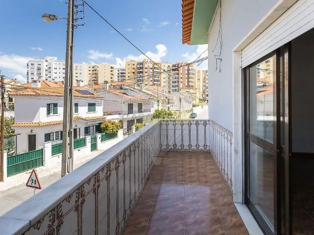 Apartment T2 in Carcavelos e Parede, Cascais
