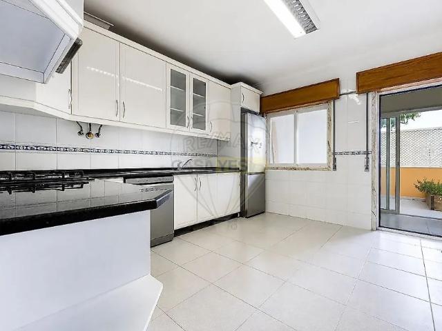 Apartment T2 in Carcavelos e Parede, Cascais