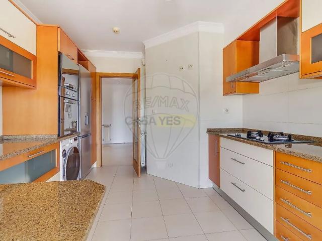 Apartment T2 in Carcavelos e Parede, Cascais