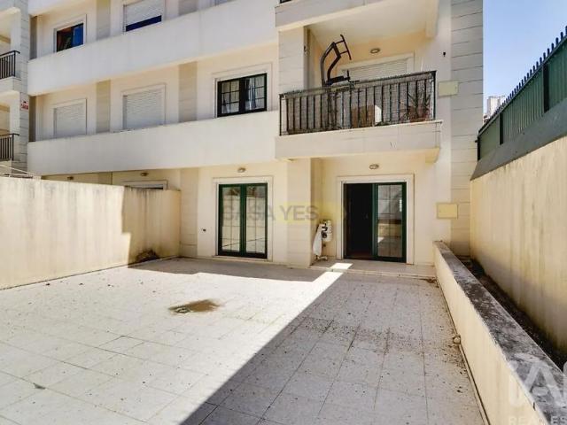 Apartment T2 in Carcavelos e Parede, Cascais