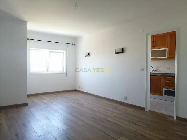 Apartment T2 in Carcavelos e Parede, Cascais