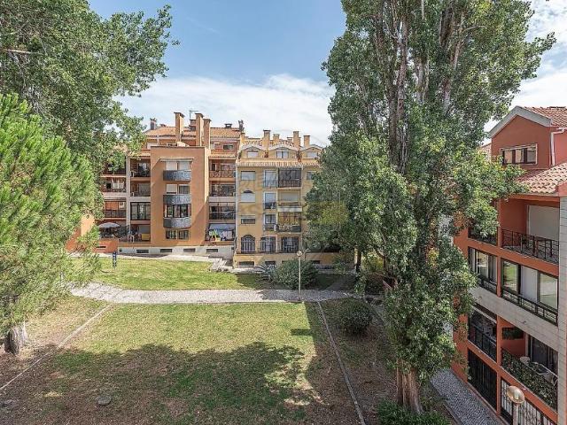 Apartment T2 in Carcavelos e Parede, Cascais