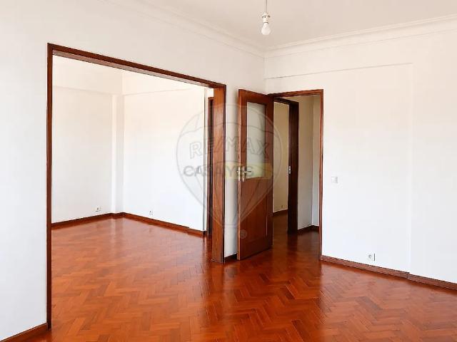 Apartment T2 in Carcavelos e Parede, Cascais