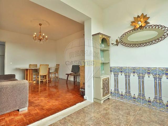 Apartment T2 in Carcavelos e Parede, Cascais