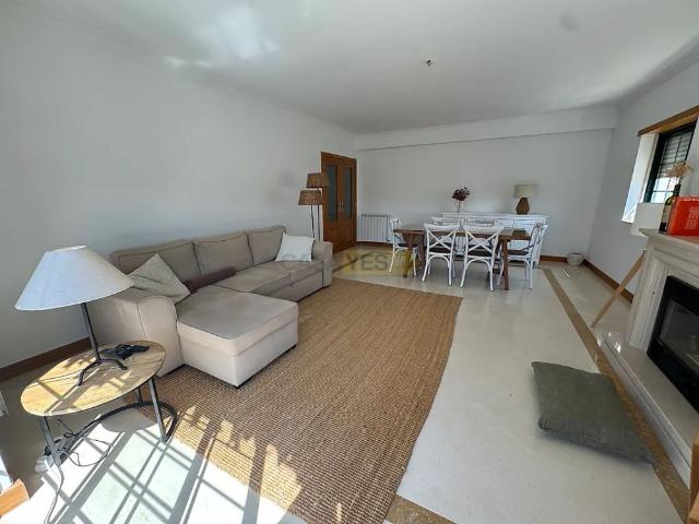 Apartment T2 in Carcavelos e Parede, Cascais